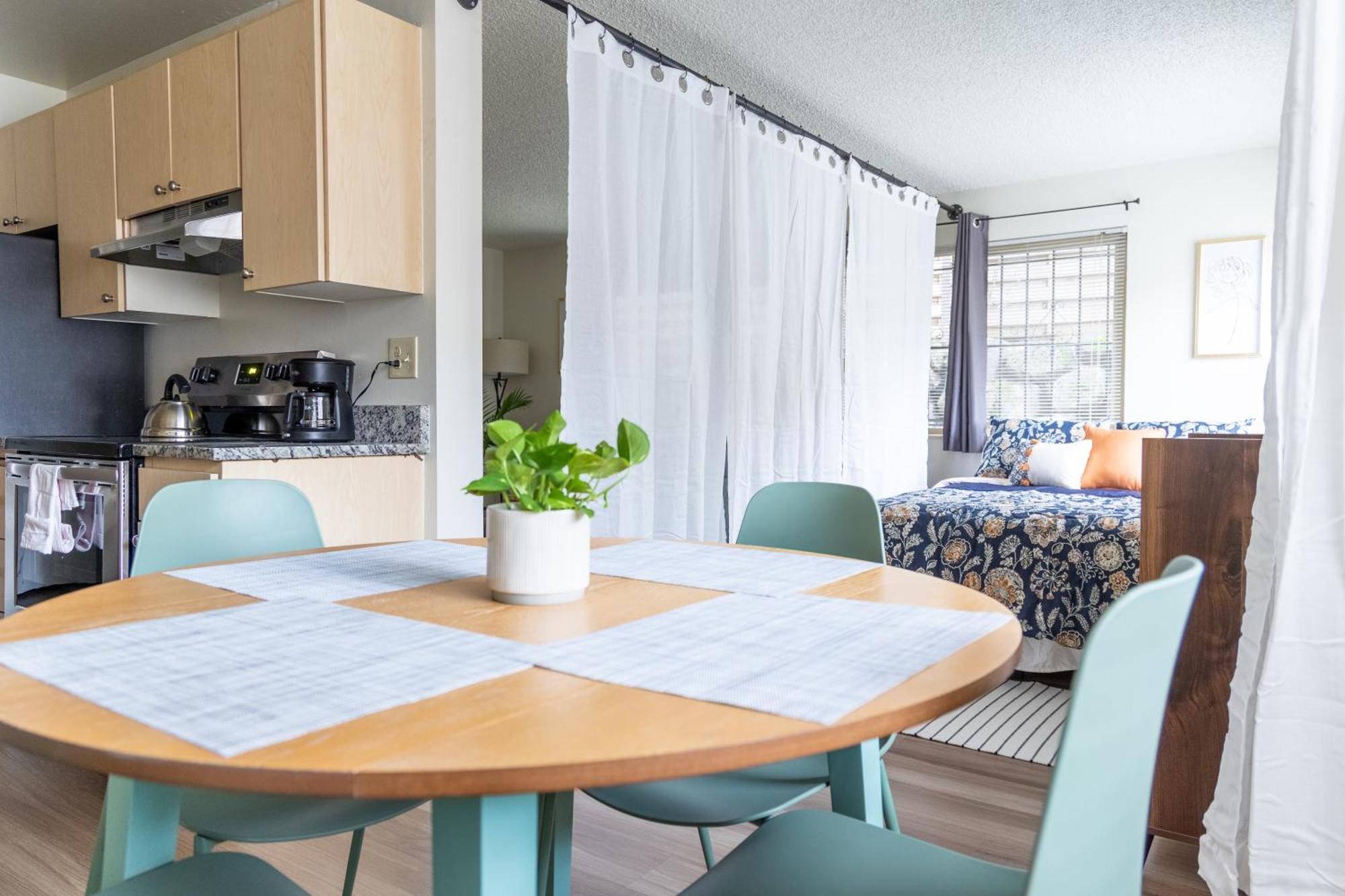 King Bed + Studio! Free Parking, Patio, Wfh Space! ซีแอตเทิล ภายนอก รูปภาพ